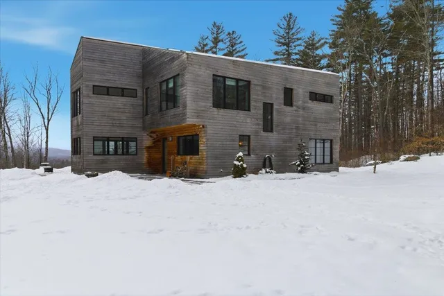 $1,125,000 | 3635 Under The Mountain Road, Londonderry, VT 05155