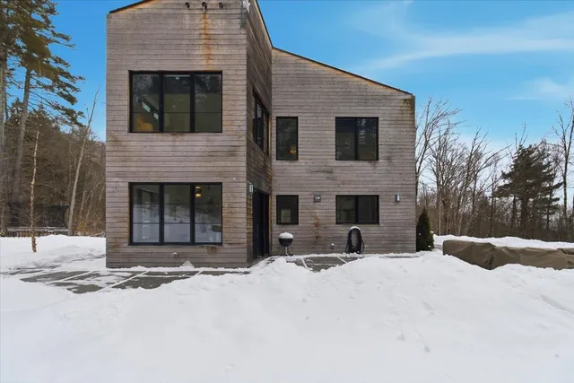 $1,125,000 | 3635 Under The Mountain Road, Londonderry, VT 05155