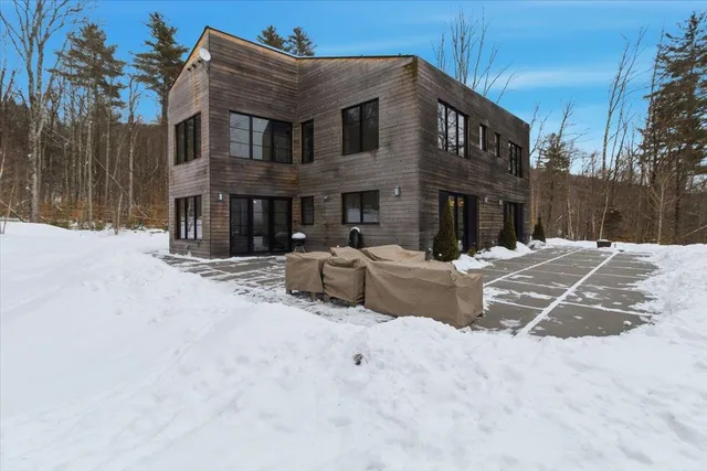 $1,125,000 | 3635 Under The Mountain Road, Londonderry, VT 05155