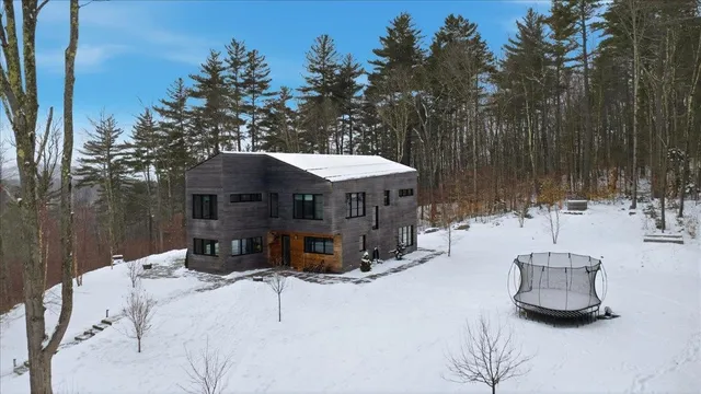 $1,125,000 | 3635 Under The Mountain Road, Londonderry, VT 05155