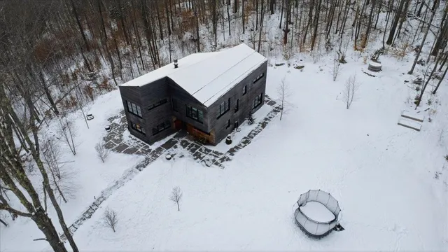 $1,125,000 | 3635 Under The Mountain Road, Londonderry, VT 05155