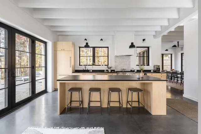 $1,125,000 | 3635 Under The Mountain Road, Londonderry, VT 05155