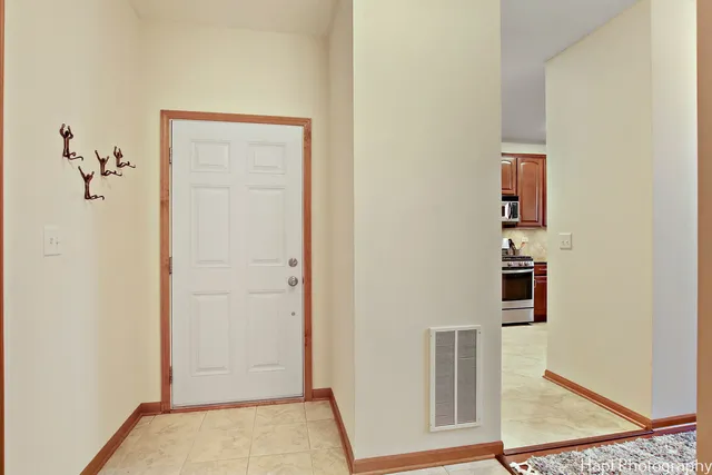 $349,000 | 2840 Cattail Court, Unit C, Wauconda, IL 60084