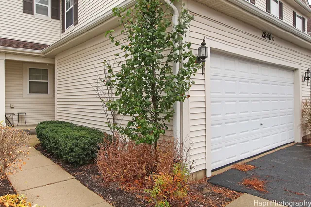 $349,000 | 2840 Cattail Court, Unit C, Wauconda, IL 60084