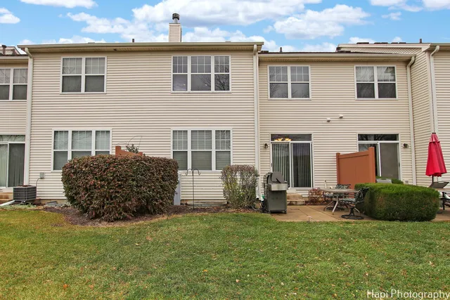 $349,000 | 2840 Cattail Court, Unit C, Wauconda, IL 60084