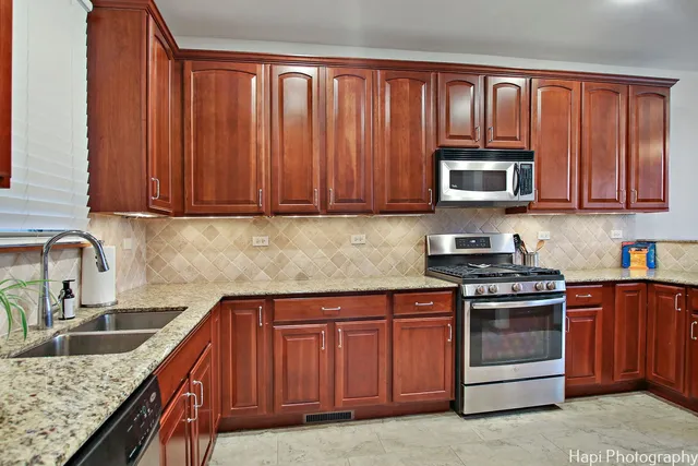 $349,000 | 2840 Cattail Court, Unit C, Wauconda, IL 60084