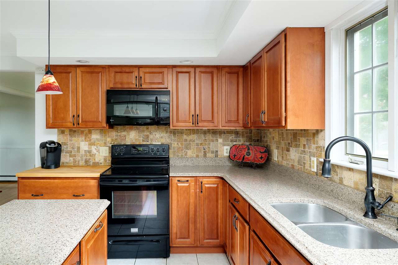 25 Coach Road Stratham, NH 03885 - Photo 4 of 40