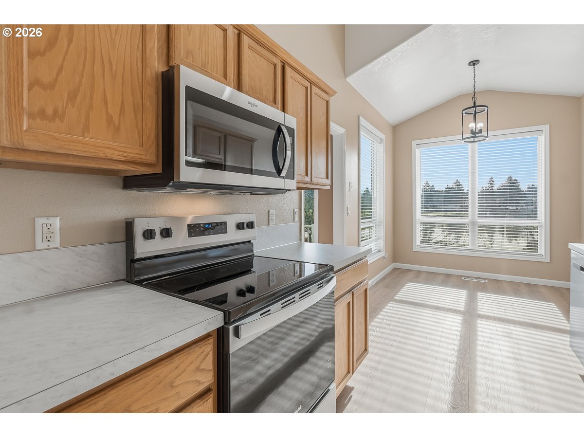 13262 Southwest Commonwealth Lane Beaverton, OR 97005 - Photo 15 of 32