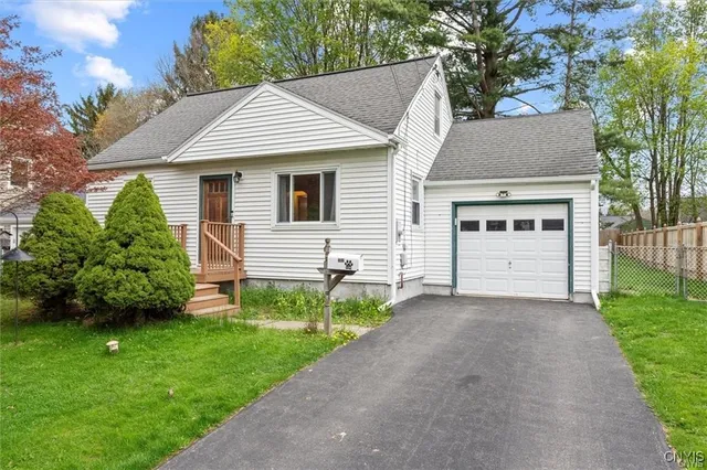 $2,200 | 302 Twin Elms Lane, Clay, NY 13212