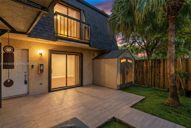 a view of an entrance of the house
