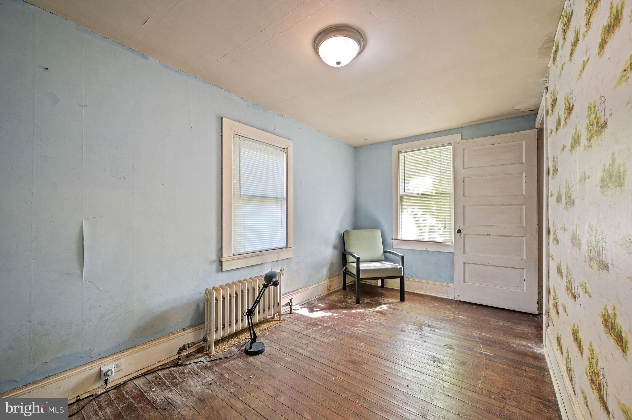 135 Pine Street Dover, DE 19901 - Photo 14 of 27 a living room with furniture and a window