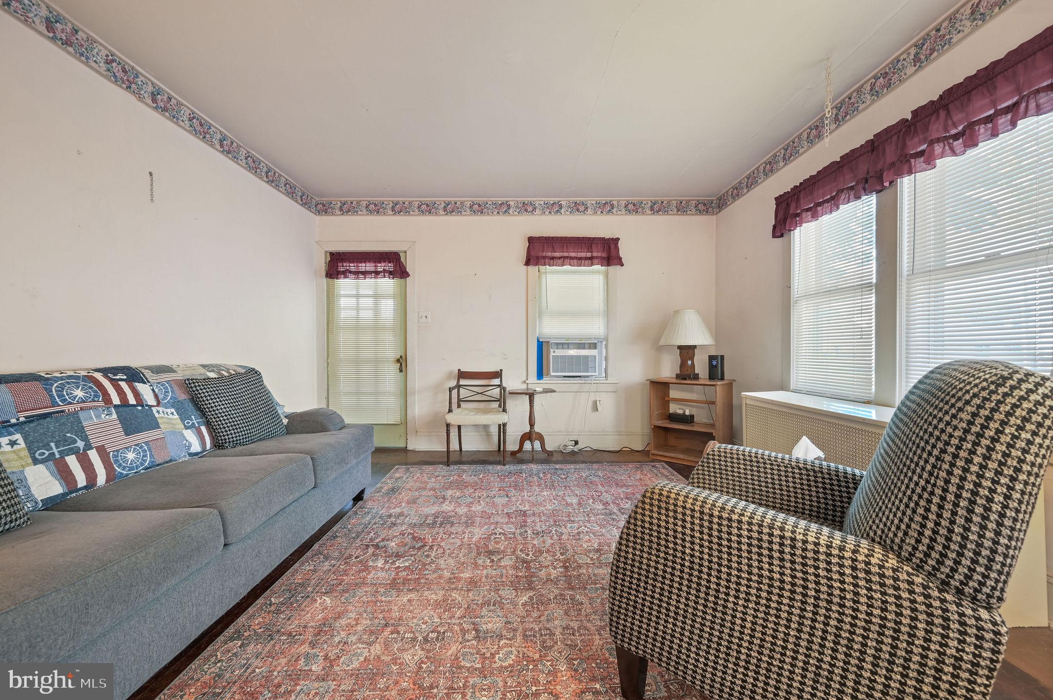135 Pine Street Dover, DE 19901 - Photo 6 of 27 a living room with furniture