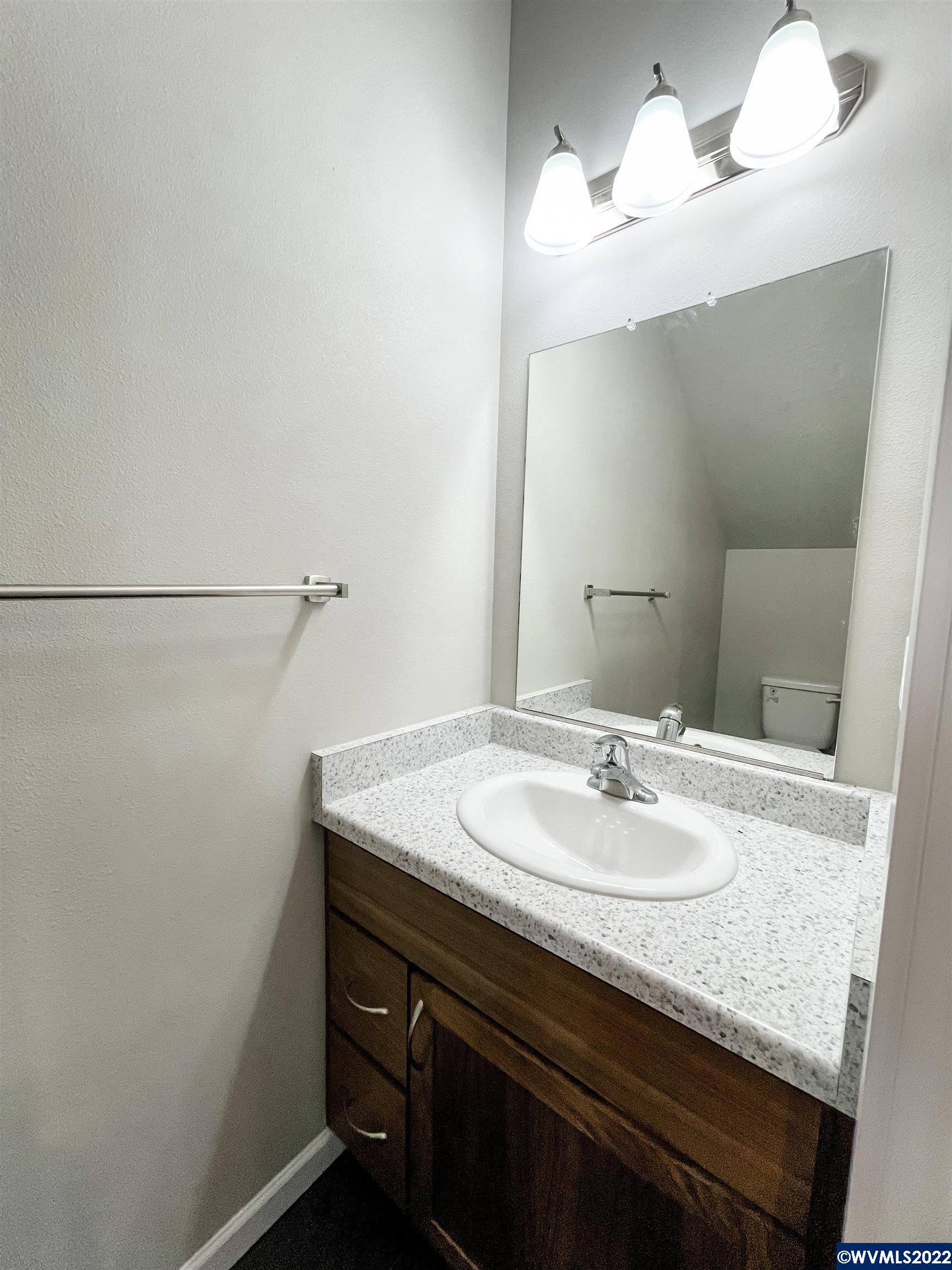 1925 Stoltz Hill Road Lebanon, OR 97355 - Photo 11 of 17 Gallery Image 11