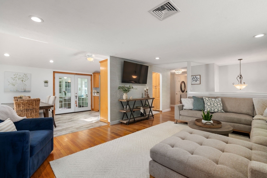 20 Billings Road Foxboro, MA 02035 - Photo 4 of 28 Gallery Image 4