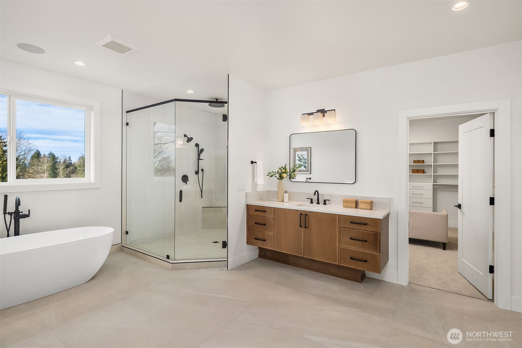 510 Nile Avenue Northeast Renton, WA 98059 - Photo 32 of 40 a bathroom with a tub a sink and a mirror