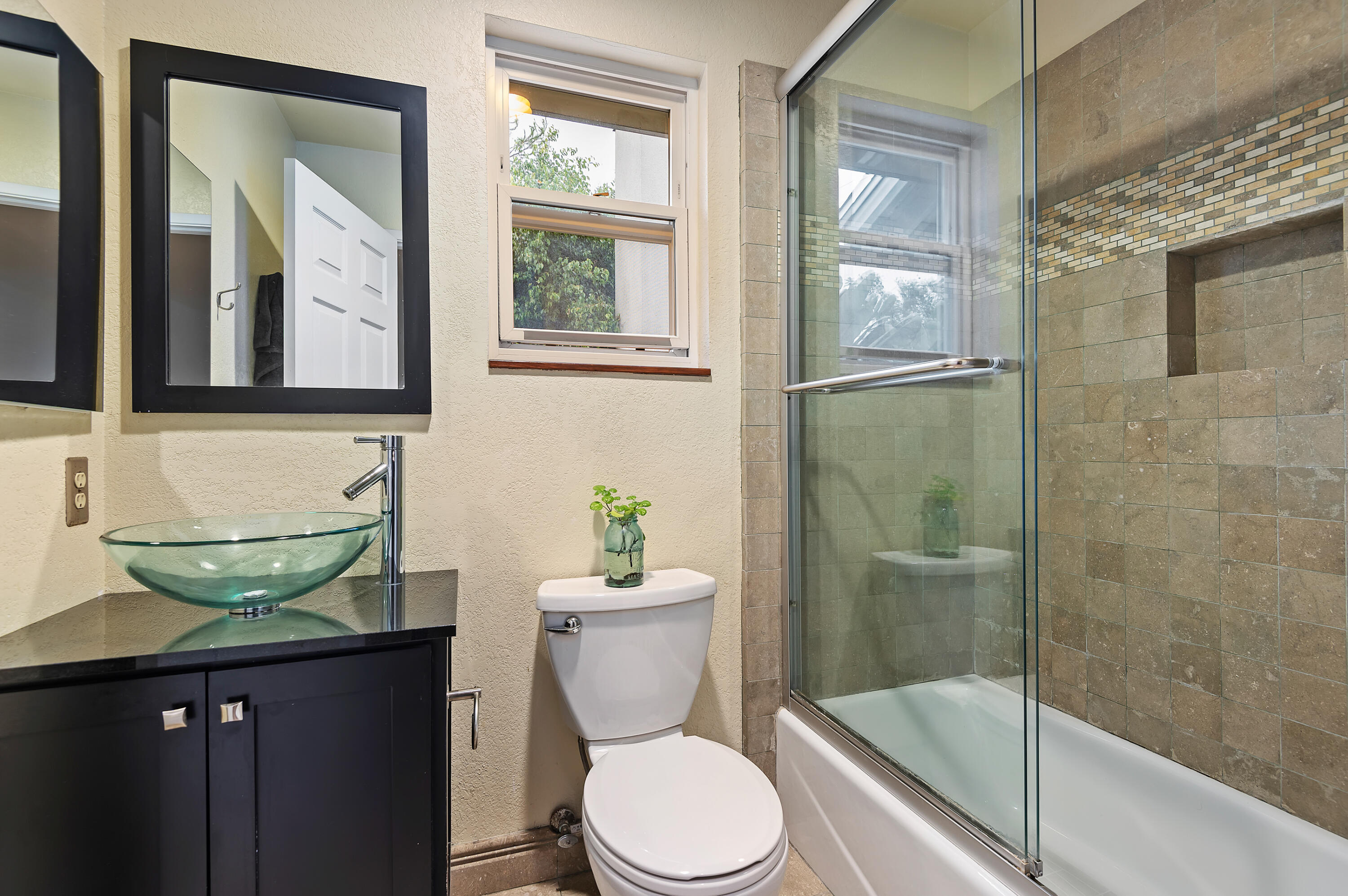 2128 Modoc Road, Unit A Santa Barbara, CA 93101 - Photo 17 of 21 17 - Bathroom 2