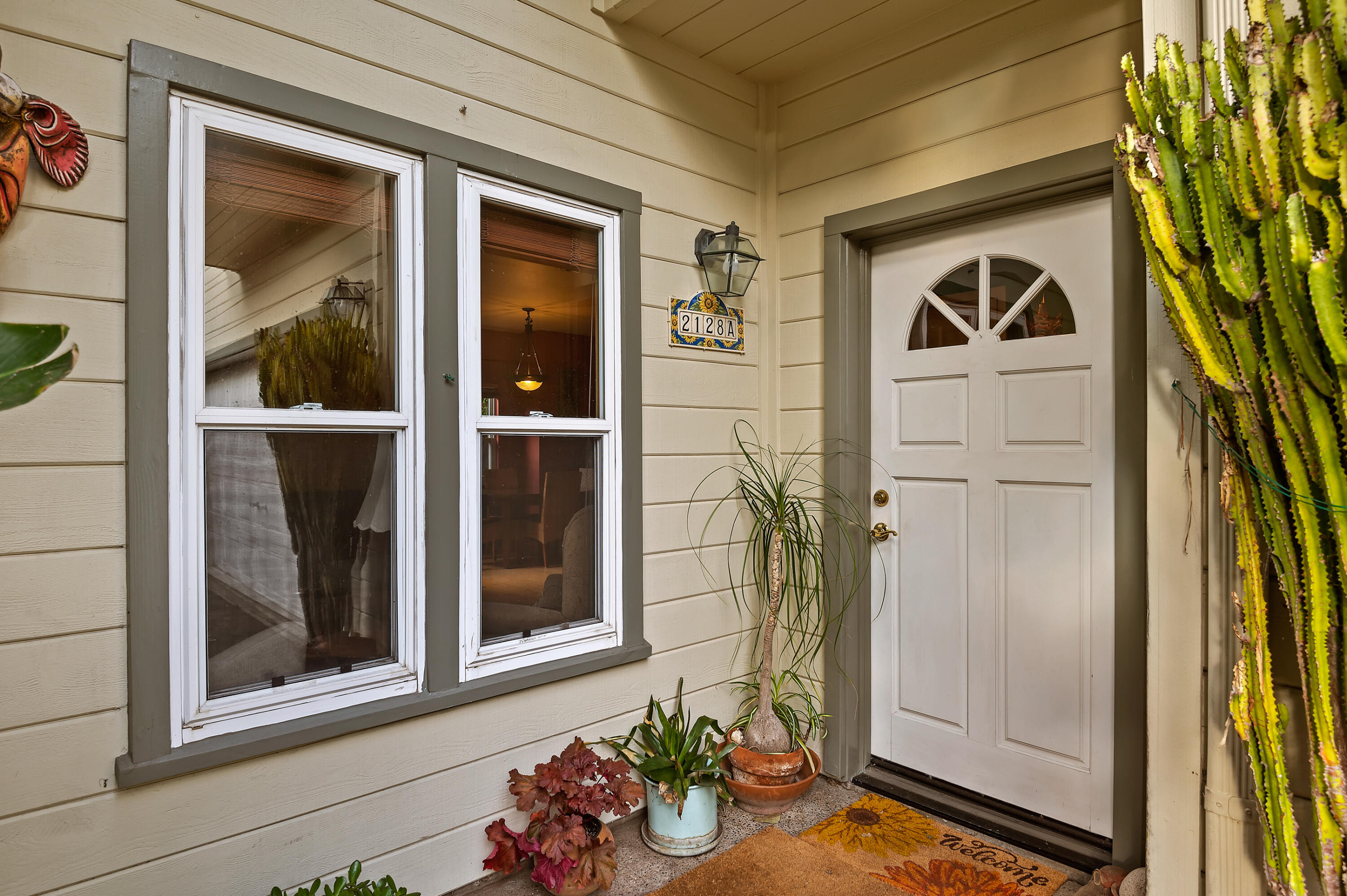 2128 Modoc Road, Unit A Santa Barbara, CA 93101 - Photo 2 of 21 02 - Entrance