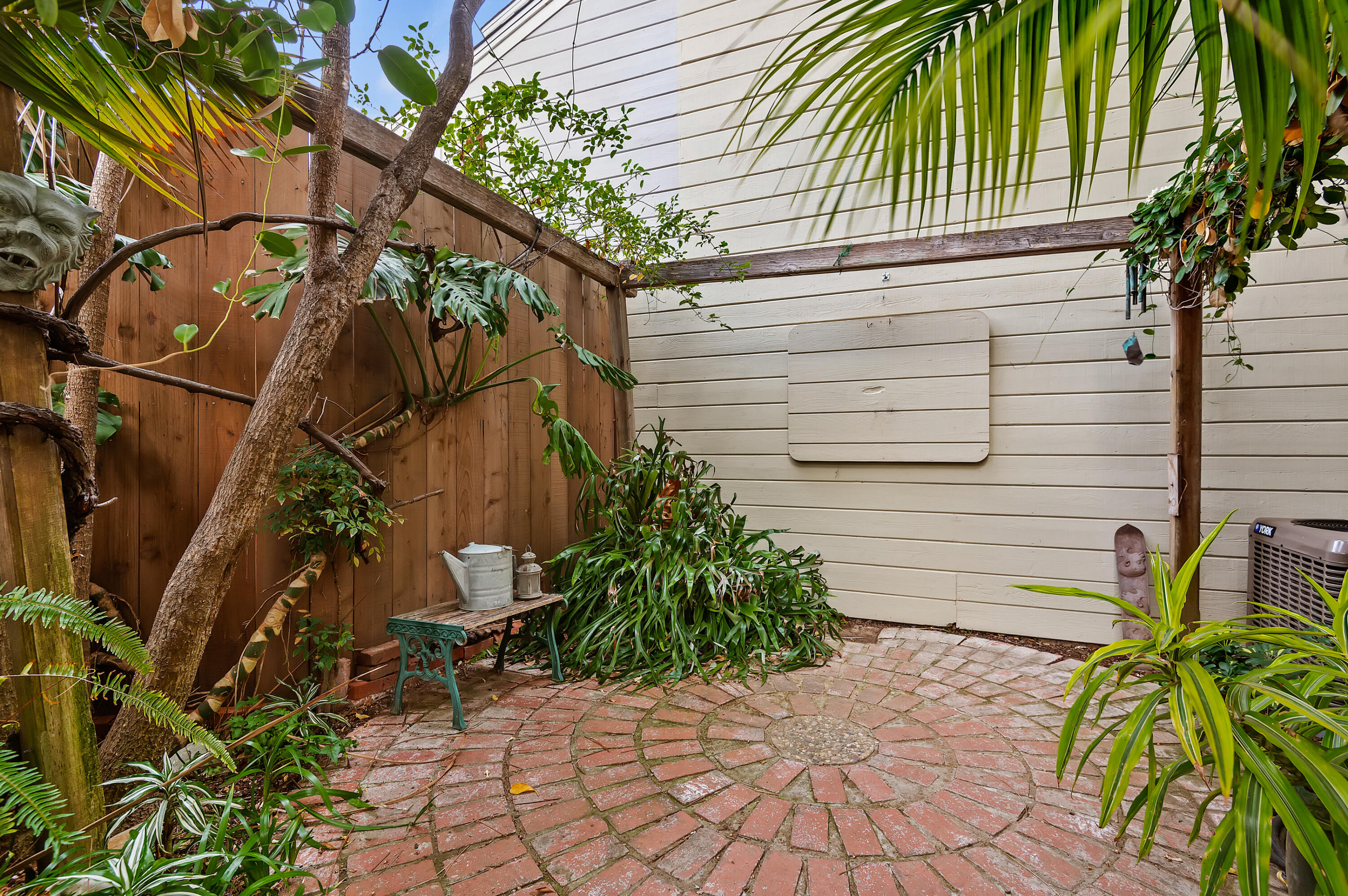 2128 Modoc Road, Unit A Santa Barbara, CA 93101 - Photo 9 of 21 09 - Kitchen Patio