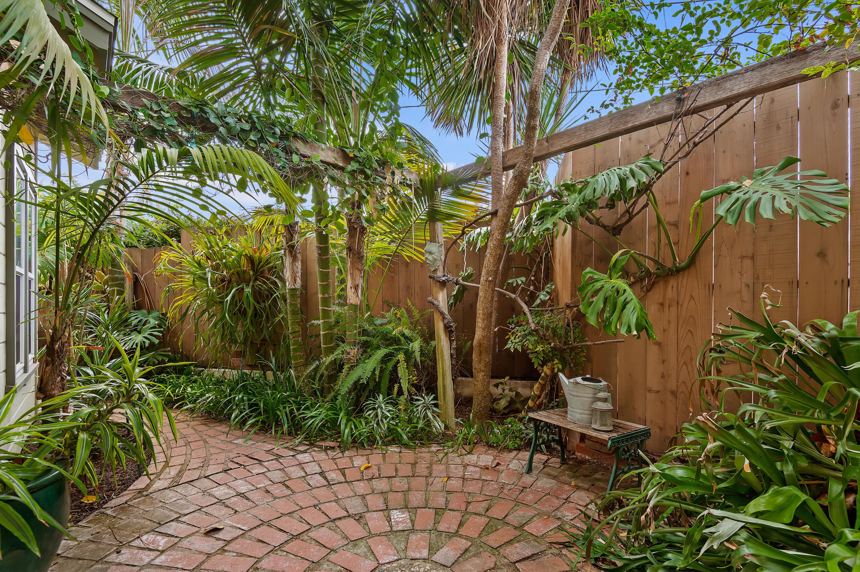 2128 Modoc Road, Unit A Santa Barbara, CA 93101 - Photo 10 of 21 10 - Kitchen Patio