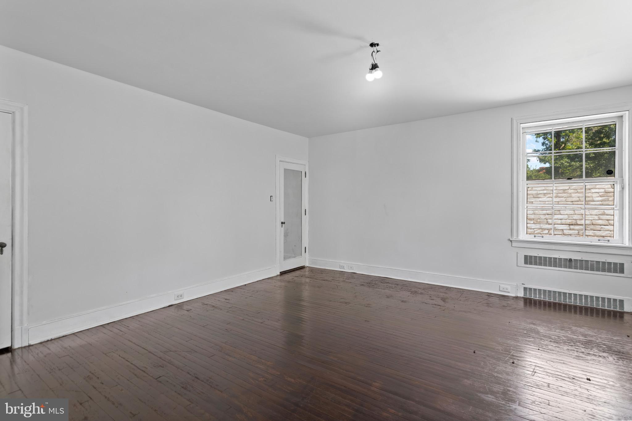 2316 Midland Road Harrisburg, PA 17104 - Photo 13 of 50