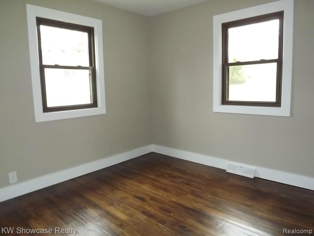 2033 Porter Road White Lake, MI 48383 - Photo 20 of 36 Bedroom with refinished original hardwood floors.