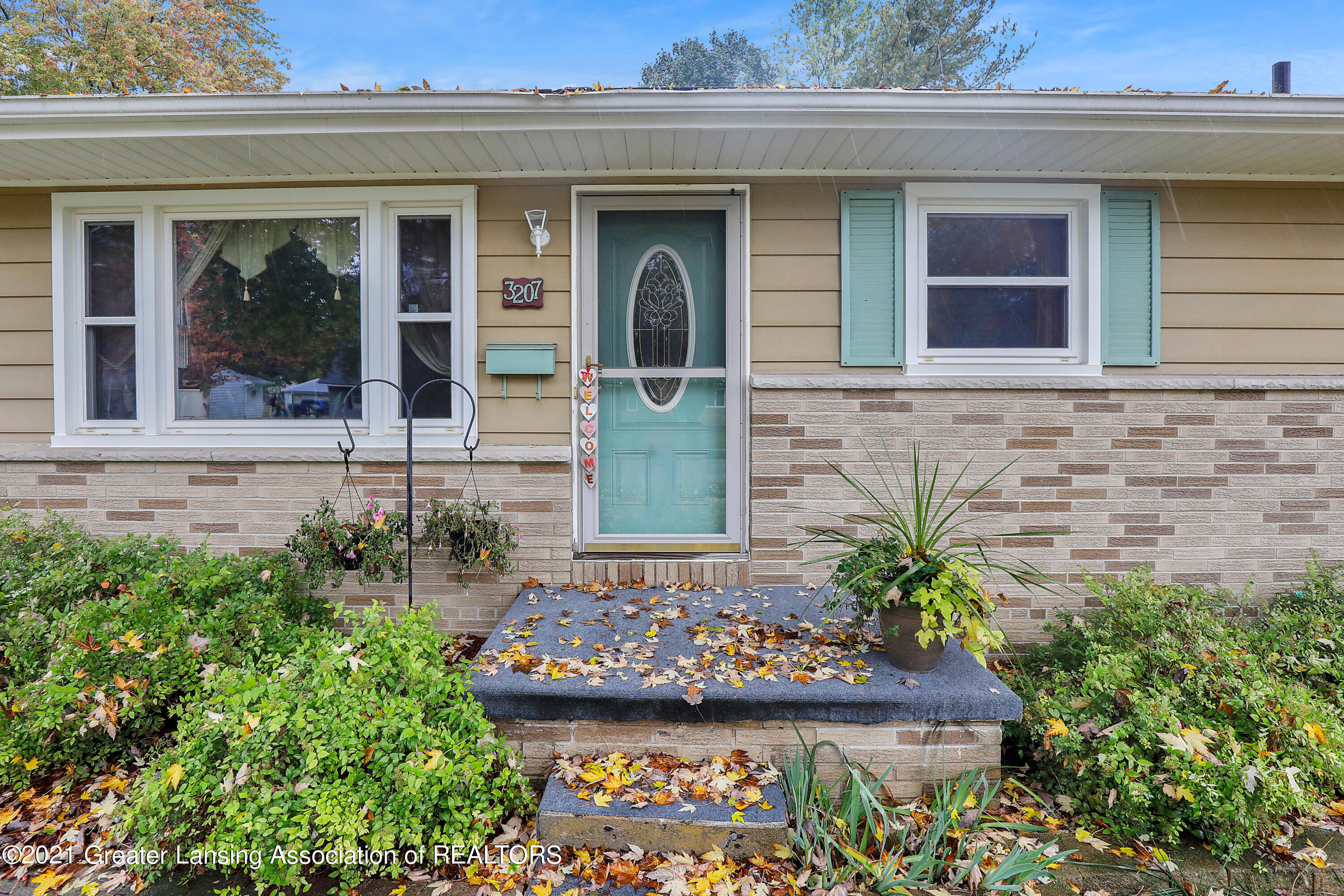 3207 Lawdor Road Lansing, MI 48911 - Photo 2 of 31 _i3a8977