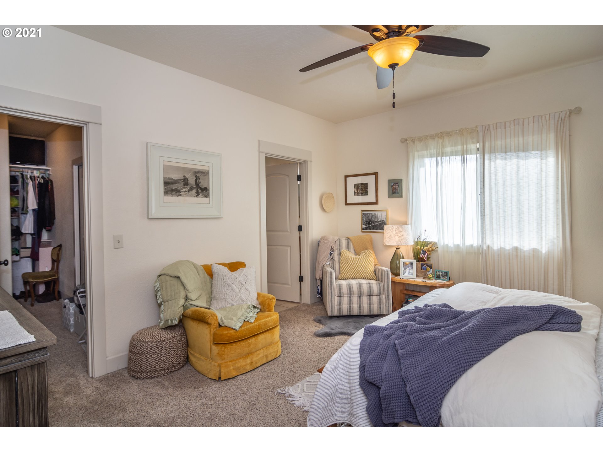 463 South 47th Street Springfield, OR 97478 - Photo 12 of 25 a bedroom with furniture and a chandelier