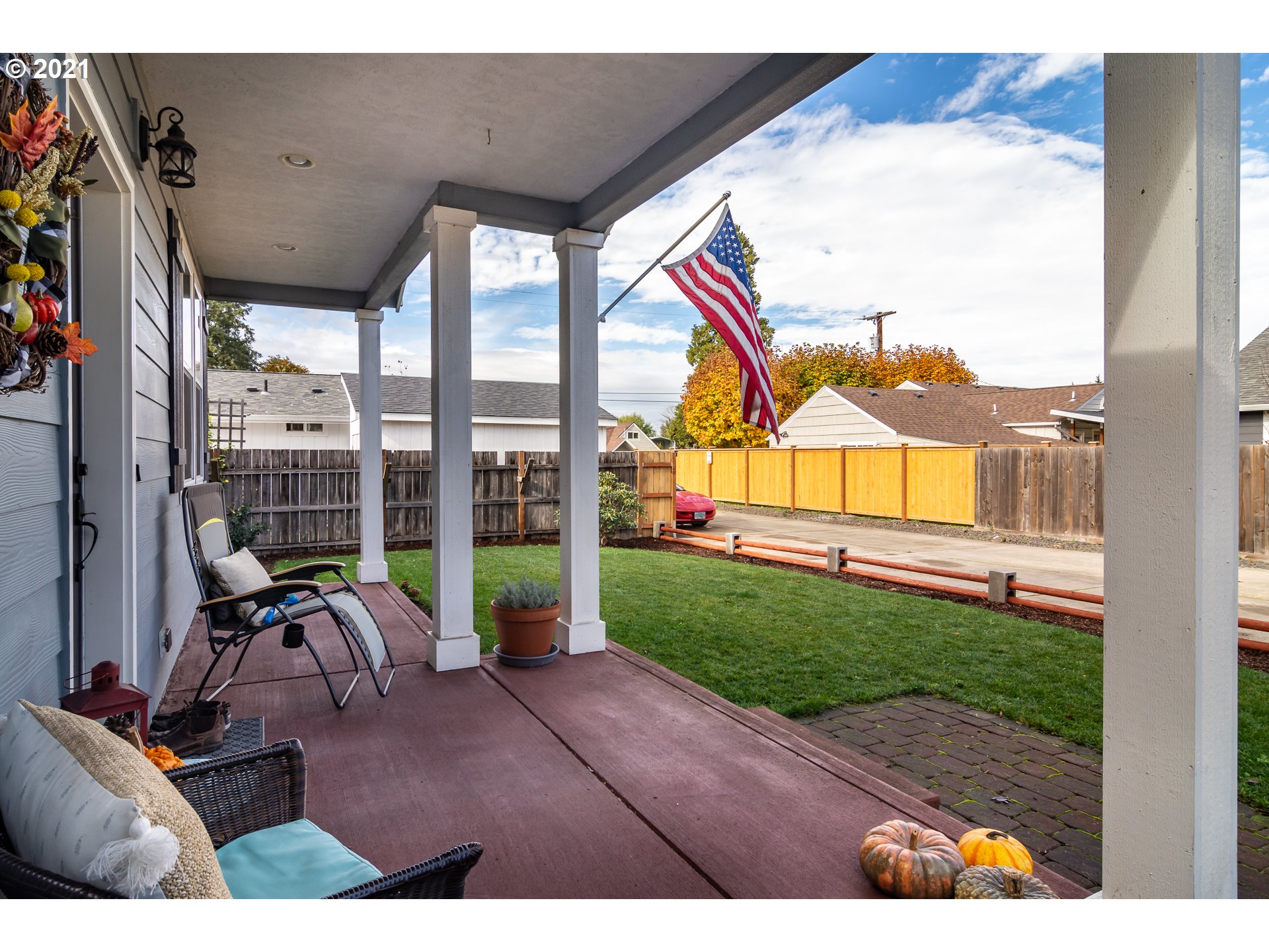 463 South 47th Street Springfield, OR 97478 - Photo 3 of 25 a view of a porch with furniture and garden