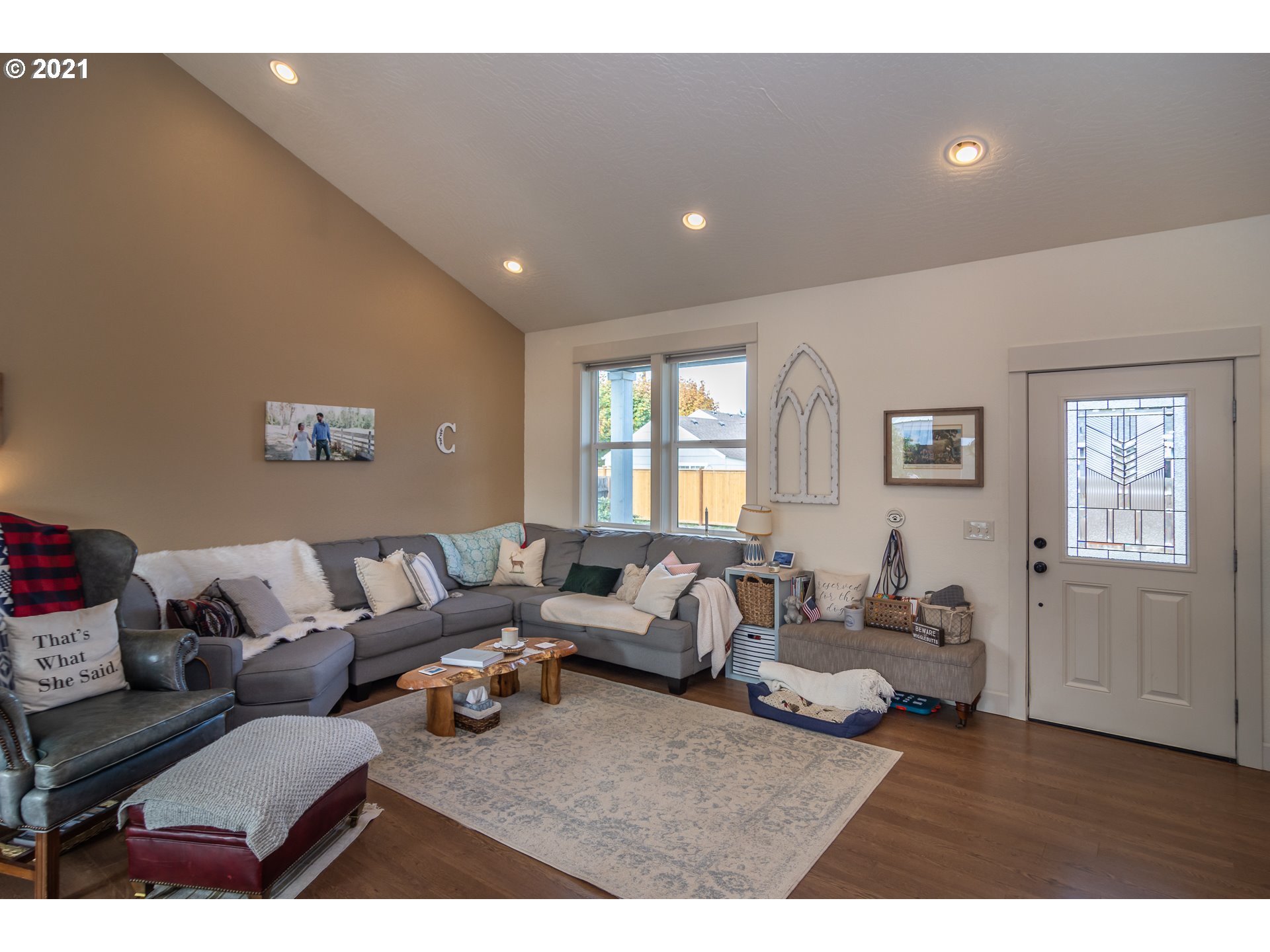 463 South 47th Street Springfield, OR 97478 - Photo 5 of 25 a living room with furniture and wooden floor