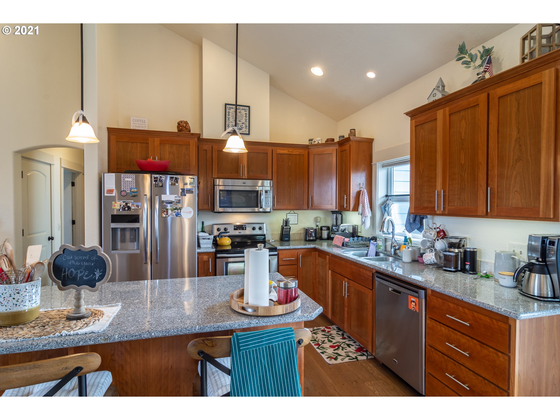 463 South 47th Street Springfield, OR 97478 - Photo 8 of 25 a kitchen with lots of counter top space and a sink
