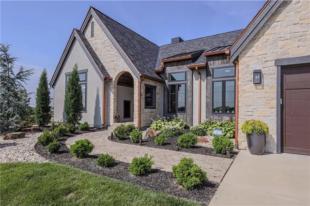$1,420,000 | 8512 North Booth Avenue, Kansas City, MO 64157