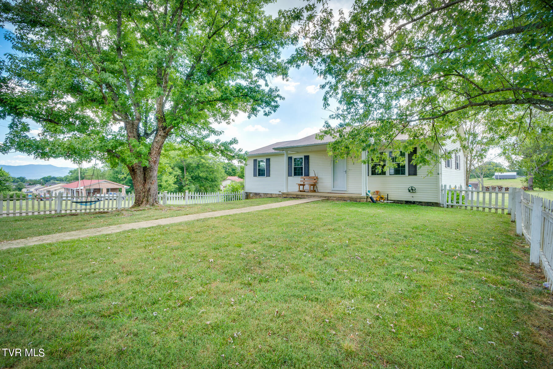 972 Wykle Road Greeneville, TN 37743 - Photo 2 of 30 002