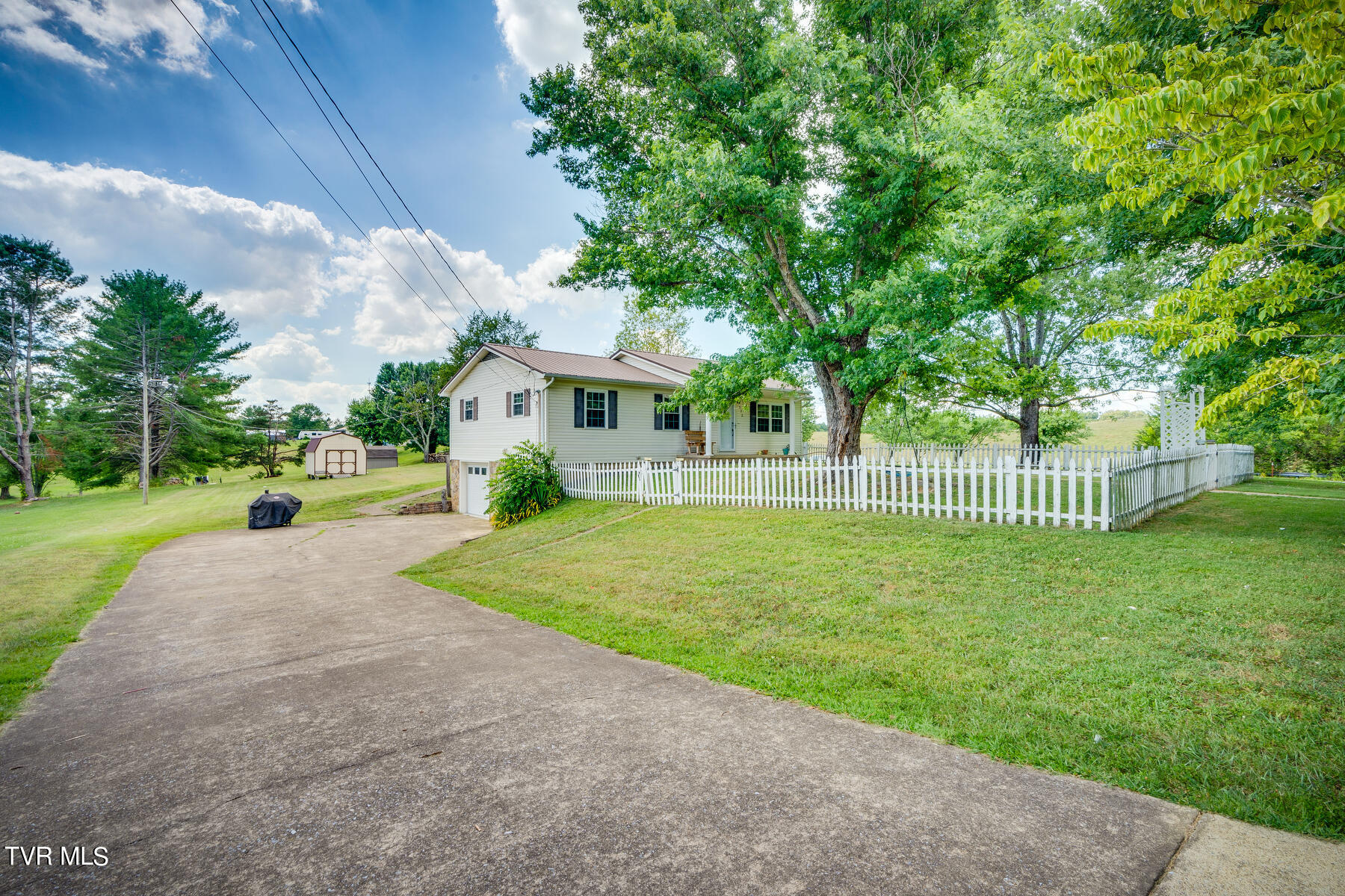 972 Wykle Road Greeneville, TN 37743 - Photo 3 of 30 003