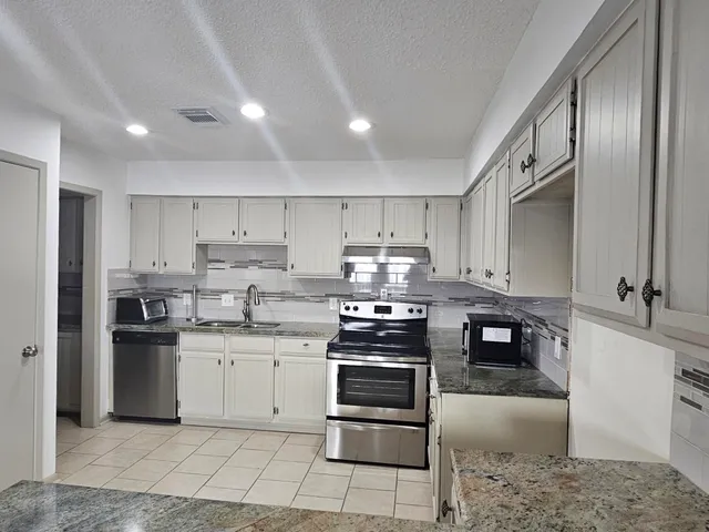 $1,995 | 1907 Avenue C, Katy, TX 77493