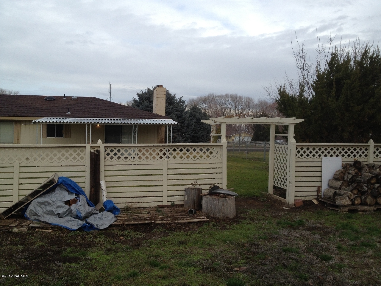 8004 Rutherford Road Yakima, WA 98903 - Photo 23 of 42 a view of a house with backyard and garden
