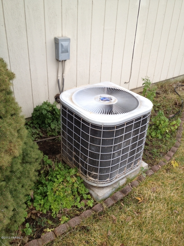 8004 Rutherford Road Yakima, WA 98903 - Photo 24 of 42 a view of outdoor space with shower