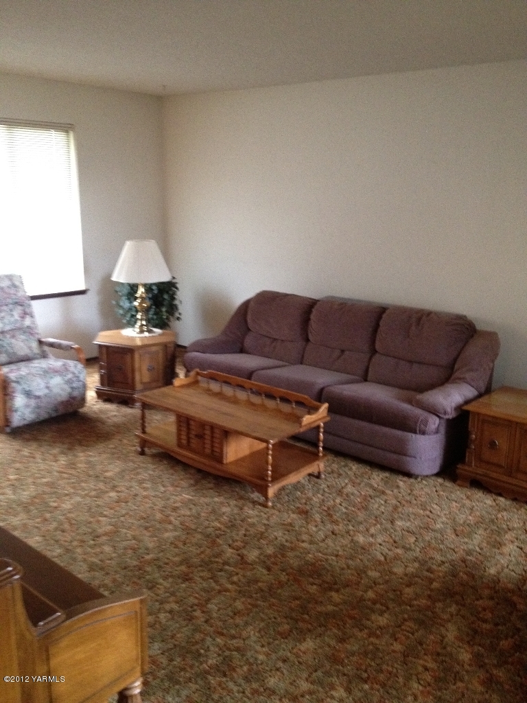 8004 Rutherford Road Yakima, WA 98903 - Photo 31 of 42 a living room with furniture and a lamp