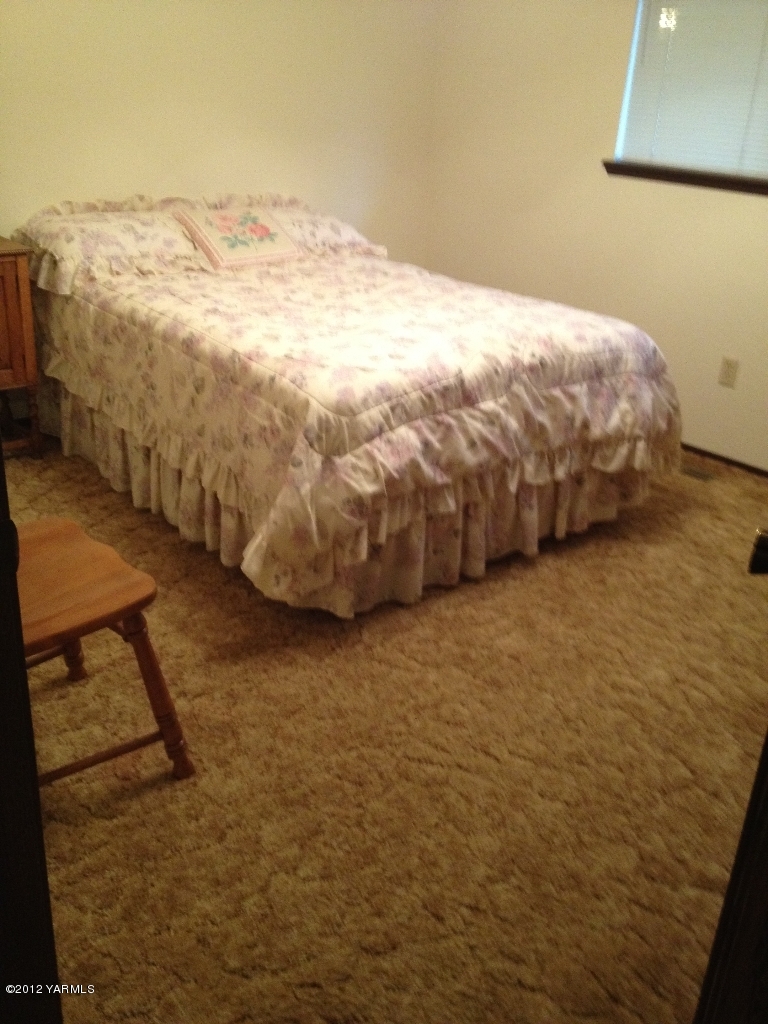 8004 Rutherford Road Yakima, WA 98903 - Photo 35 of 42 a bedroom with a bed and a cabinets
