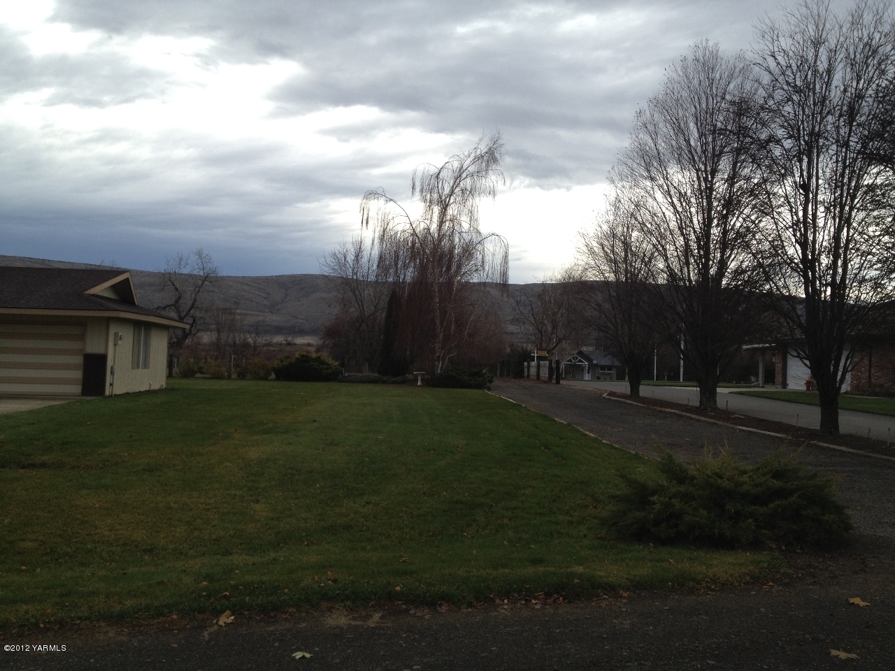 8004 Rutherford Road Yakima, WA 98903 - Photo 6 of 42 a view of a back yard