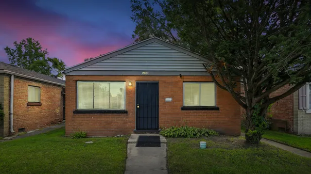 $90,000 | 14715 Maplewood Avenue, Harvey, IL 60426