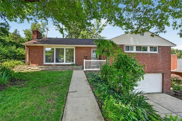 $400,000 | 385 Maplewood Drive, Pittsburgh, PA 15243