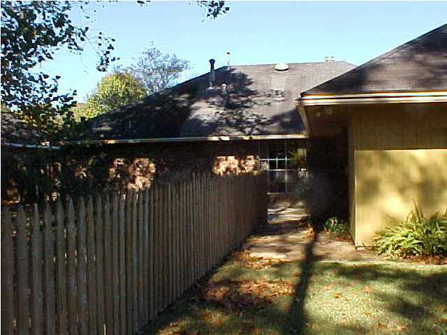 9850 Azrok Avenue Baton Rouge, LA 70809 - Photo 3 of 10