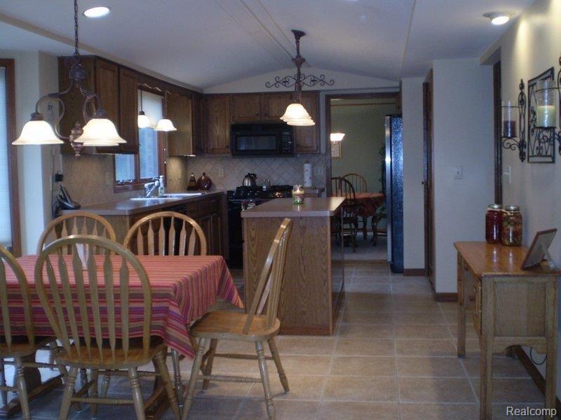 546 Timberline Drive Rochester, MI 48309 - Photo 2 of 19 House pictures 014.JPG