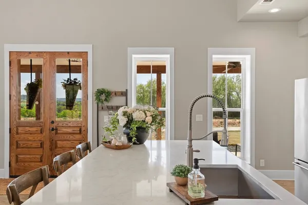 a bathroom with double vanity sinks and a mirror