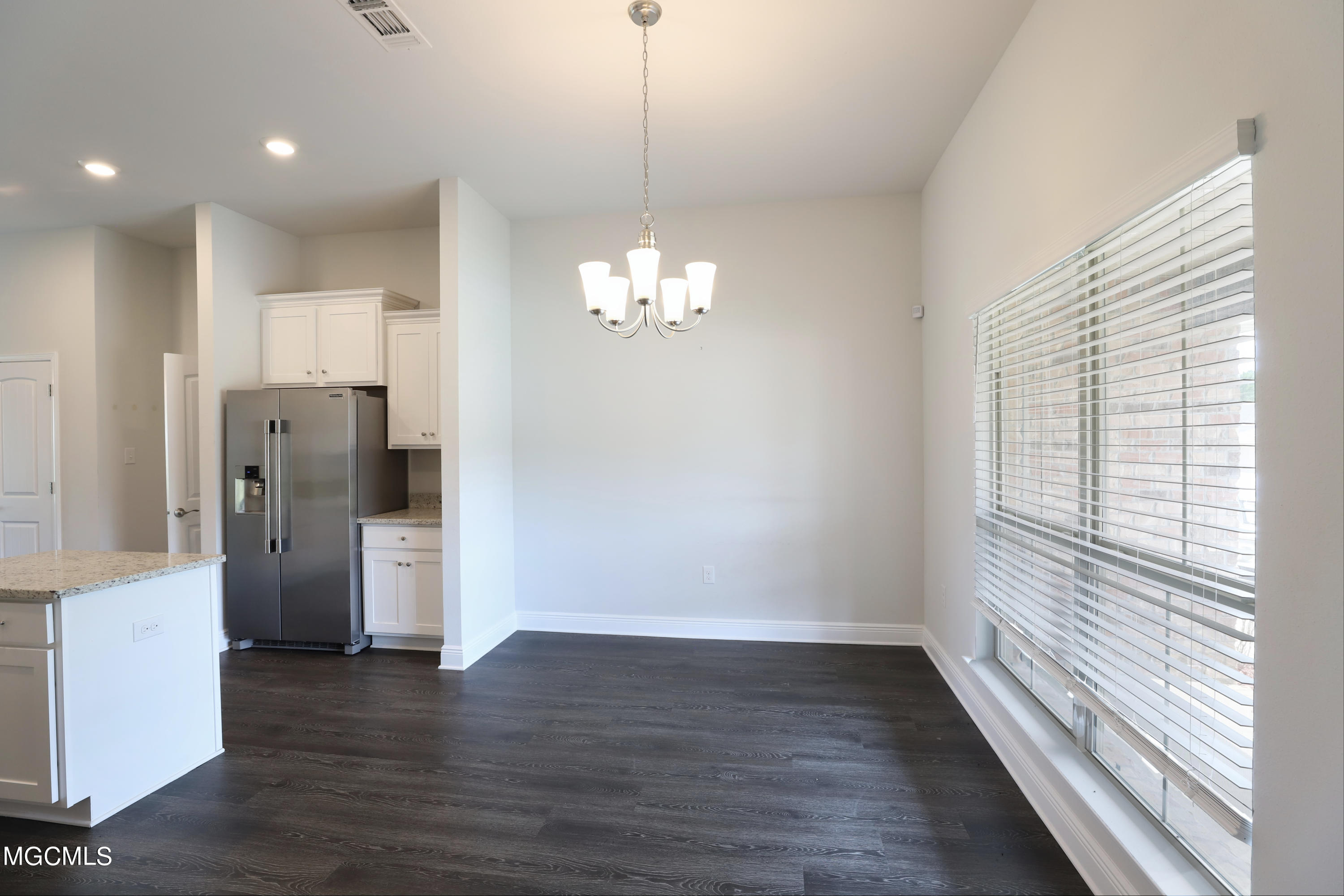 6254 Roxanne Way Biloxi, MS 39532 - Photo 6 of 25 Dining Room