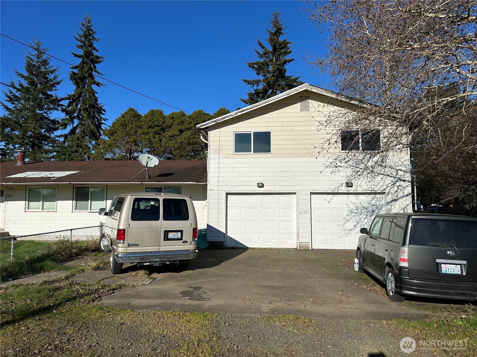 206 West Cushing Street Aberdeen, WA 98520 - Photo 2 of 25 a view of a white house with a yard and garage