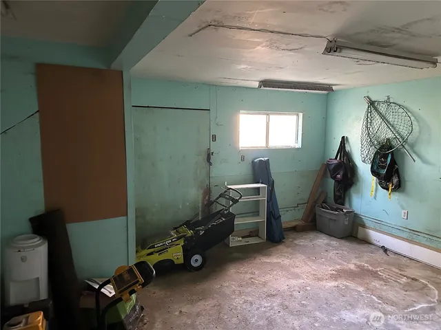 a view of empty room with windows