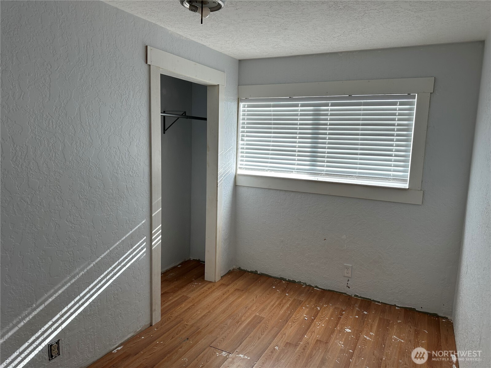 206 West Cushing Street Aberdeen, WA 98520 - Photo 7 of 25 a view of an empty room with wooden floor and a window