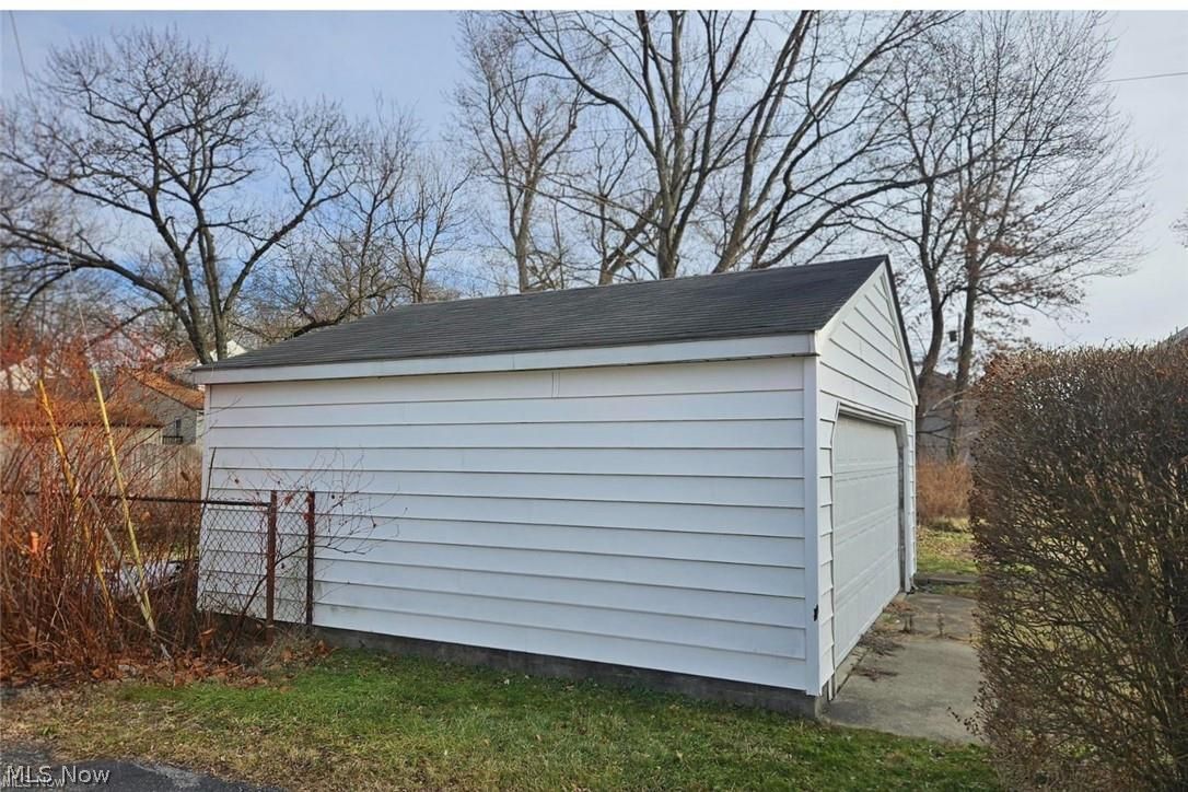 1911 Youngstown Road Southeast Warren, OH 44484 - Photo 16 of 17 View of garage