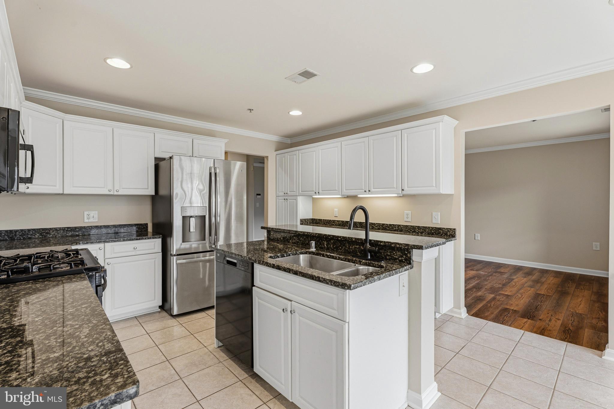 12240 Roundwood Road, Unit 509 Lutherville-Timonium, MD 21093 - Photo 11 of 39 Granite countertops